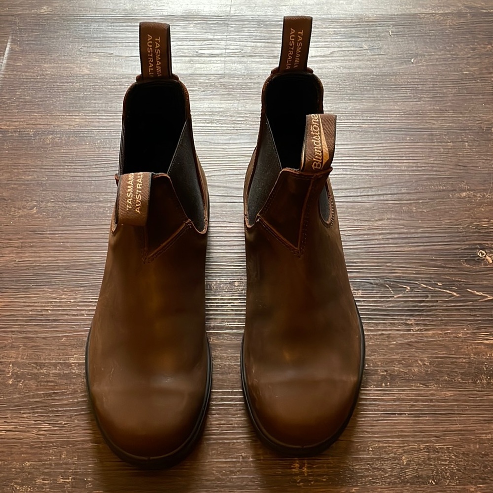 Like new Blundstones